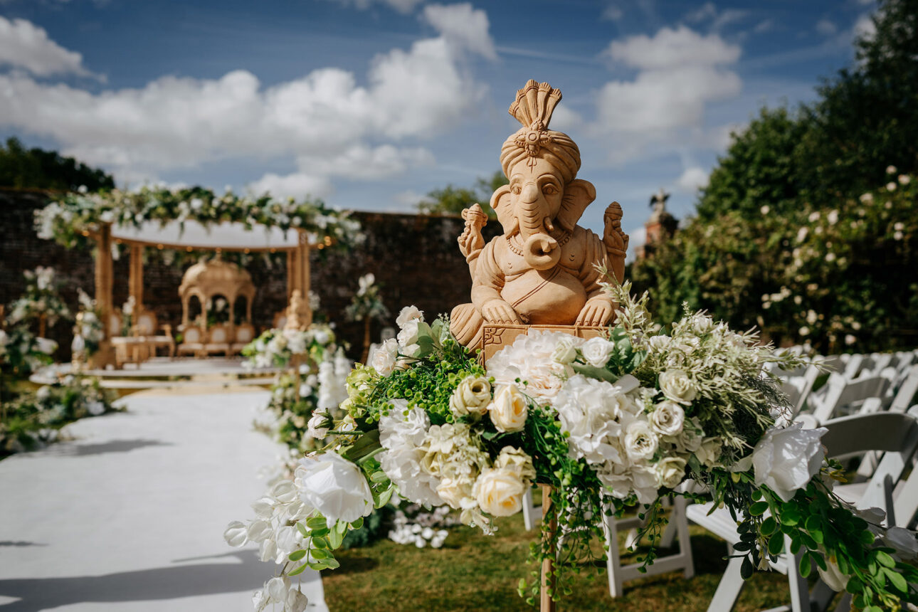 Priya Nikul Braxted Park Hindu wedding0002 1