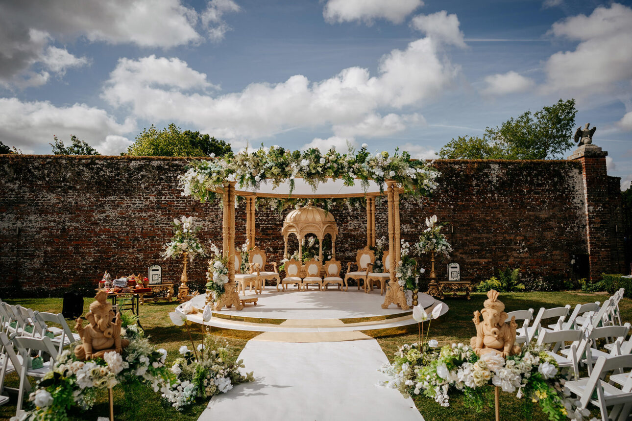 Priya Nikul Braxted Park Hindu wedding0003 1