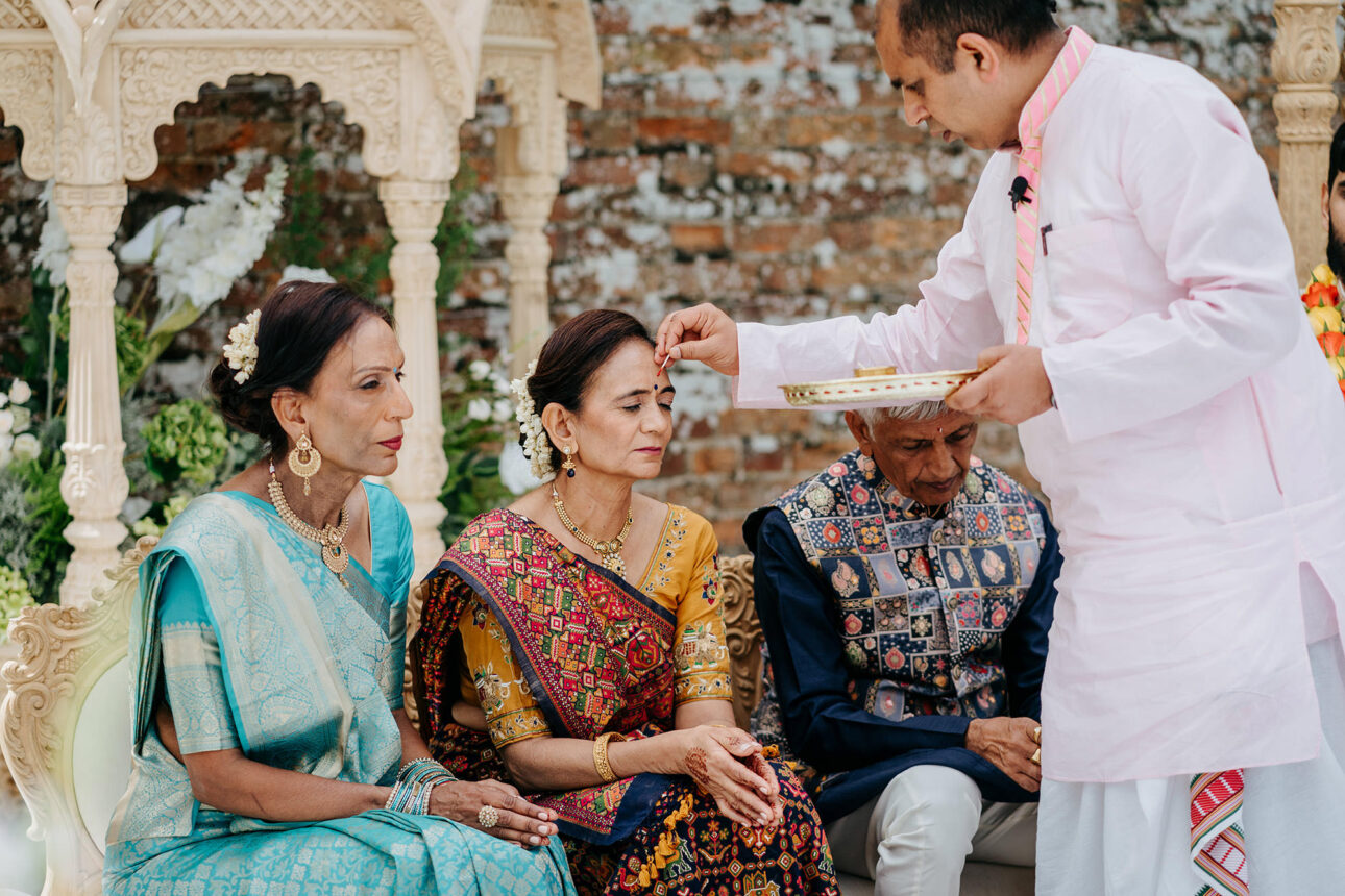 Priya Nikul Braxted Park Hindu wedding0016 1